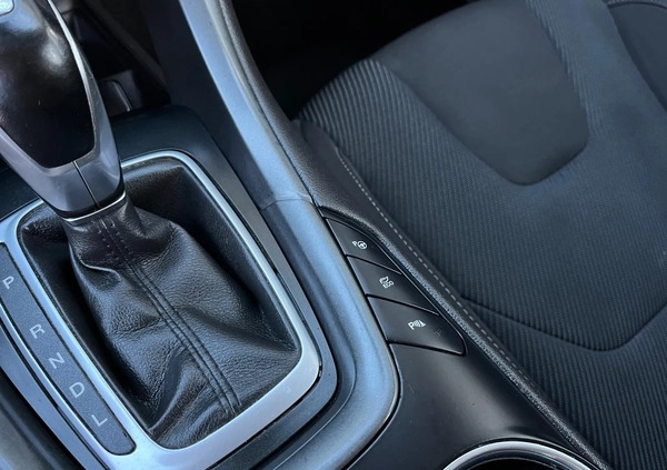 Ford Mondeo cena 51900 przebieg: 187000, rok produkcji 2018 z Stary Sącz małe 562
